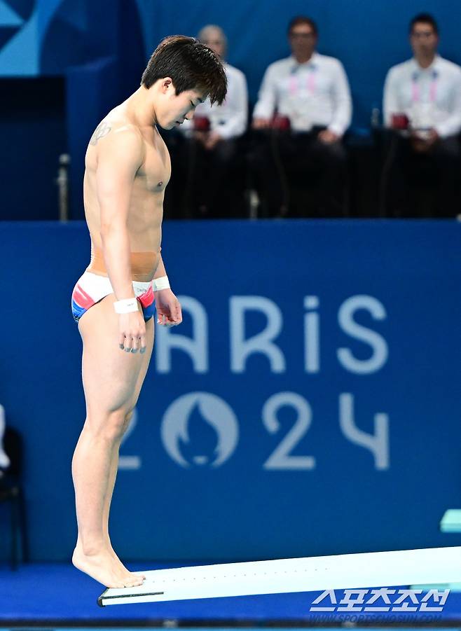 대한민국 우하람이 8일(한국시각) 프랑스 파리 아쿠아틱 센터에서 열린 파리올림픽 다이빙 남자 3m 스프링보드 결선에서 연기를 펼치고 있다. 파리(프랑스)=정재근 기자 cjg@sportschosun.com/2024.8.8/