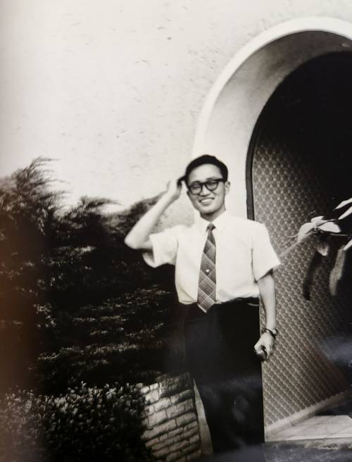 김영한 기독교학술원장이 1971년 언어 연수차 4개월간 체류한 독일 슈베비슈할 가정집 숙소 앞에서 찍은 사진.