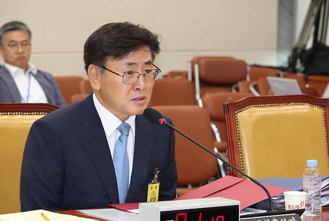 유상임 과학기술정보통신부 장관 후보자가 지난 8일 서울 여의도 국회에서 열린 과방위 인사청문회에서 의원 질의에 답하고 있다. 뉴시스