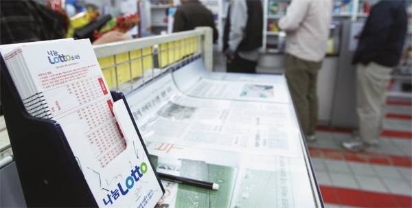 30일 통계청 가계동향조사 마이크로데이터를 분석한 결과, 지난 1분기 로또·연금복권·경마·경륜 등의 복권을 구매한 가구는 221만2000가구로 조사 대상 가구(2183만4000가구) 중 10.1%를 차지했다. ⓒ 시사저널 박은숙