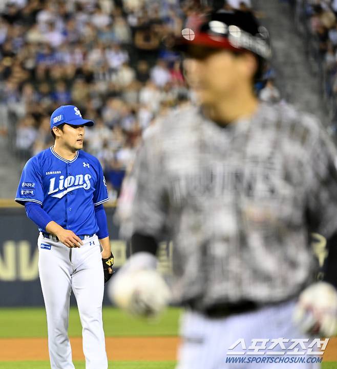 27일 잠실야구장에서 열린 삼성과 LG의 경기, 7회말 삼성 임창민이 LG 김현수를 2루 땅볼로 처리하고 있다. 잠실=허상욱 기자wook@sportschosun.com/2024.06.27/