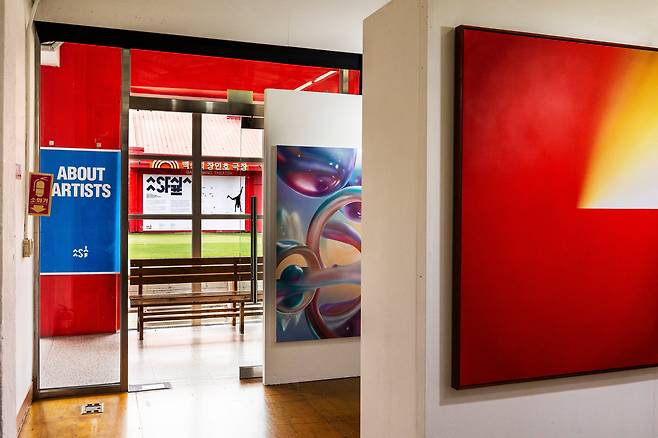 소극장이었던 건물에선 입체, 평면 작품과 해외 아티스트들의 작품울 만날 수 있다. / 양수열 영상미디어 기자