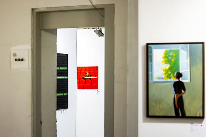 35세 이하 대학생과 대학원생의 '아시아프' 부문, 36세 이상 숨은 작가들인 '히든 아티스트' 부문 작품은 극장의 사무동 건물에서 전시한다. / 양수열 영상미디어 기자