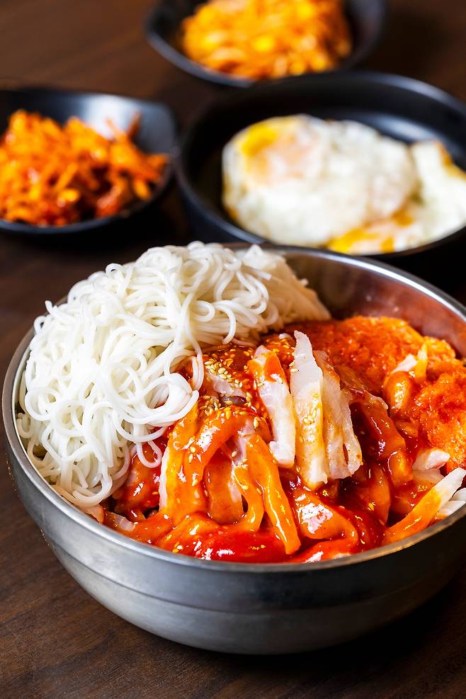 서울 서부역 직장인들 사이에서 맛집으로 꼽히는 ‘영덕물회막회’의 ‘물회’. / 양수열 영상미디어 기자