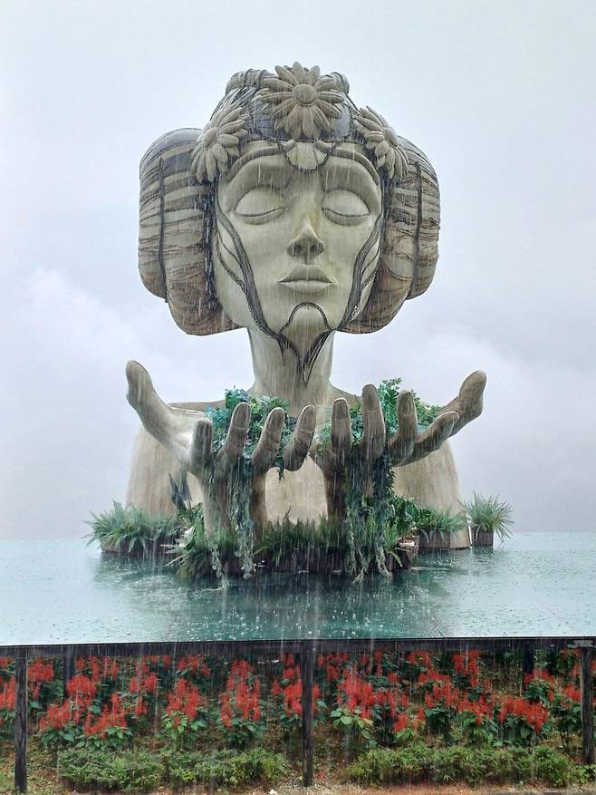 모아나 사파의 조형물.