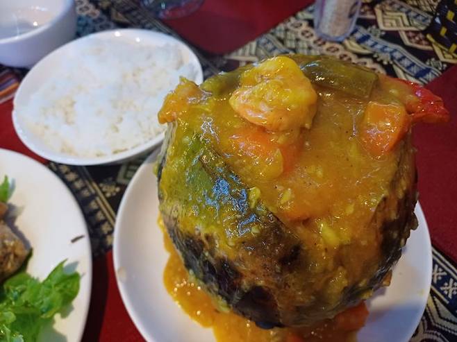 사파 헬로 베트남에서 먹은 코코넛 커리.