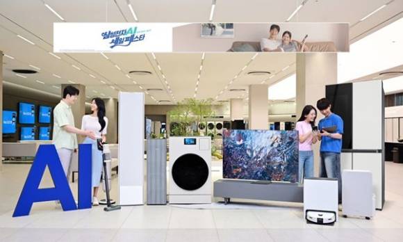 삼성전자 모델들이 삼성스토어 대치점에서 '삼성전자 AI 가전' 제품들을 소개하고 있는 모습. [사진=삼성전자]