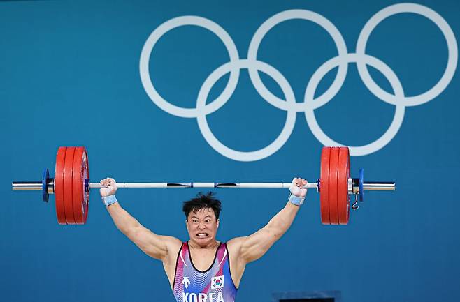 대한민국 역도 국가대표팀 장연학 선수가 10일(한국시간) 프랑스 파리 사우스 파리 아레나6에서 진행된 2024 파리올림픽 역도 남자 102kg급 경기에서 인상 179kg 2차시기에 도전하고 있다. 사진=뉴스1