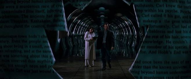 존 카펜터 감독의 영화 <매드니스>에서 주인공 트렌트의 모험은 환상과 실재를 오가다 결국 구별할 수 없는 지경이 된다. IMBD 갈무리