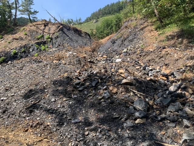 ▲익산시 함라면은 지난 7월 12일 시간당 100㎜ 이상의 극한호우가 내리는 등 하루 만에 400㎜가량의 강수량을 기록했다. 당시의 호우로 무너져 내린 함라산의 현재 모습 ⓒ프레시안