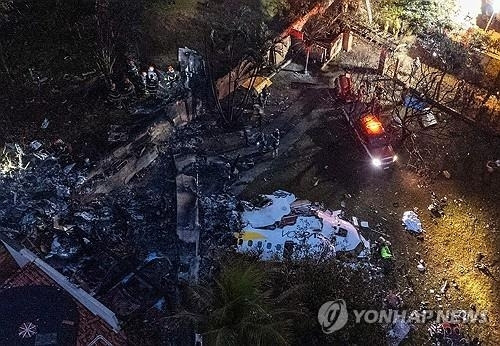 61명 사망자 낸 브라질 여객기 추락 현장. AFP=연합뉴스