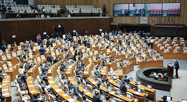 21대 국회에서 전기차 충전시설을 안전하게 관리하고, 화재사고 피해를 구제할 법안들이 발의됐지만 모두 폐기처분됐다.[사진=뉴시스]