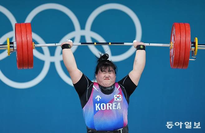 역도 박혜정이 11일(현지시간) 프랑스 파리 아레나 파리 쉬드6에서 열린 2024파리올림픽 역도 여자 +81㎏급 용상 3차 시기 173kg에 실패하고 있다. 2024.8.11 파리=올림픽사진공동취재단