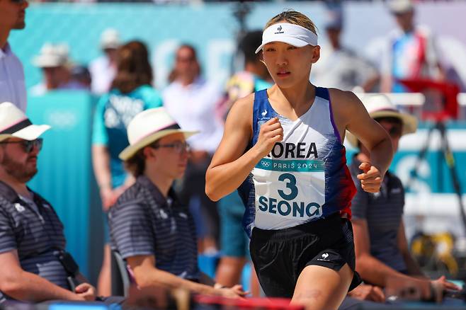 <yonhap photo-8521=""> 레이저런 경기 펼치는 성승민 (베르사유[프랑스]=연합뉴스) 김도훈 기자 = 11일(현지시간) 프랑스 베르사유 궁전에서 열린 2024 파리올림픽 근대5종 여자 결승전 레이저 런에서 성승민이 힘차게 달리고 있다. 2024.8.11 superdoo82@yna.co.kr/2024-08-11 19:48:24/ <저작권자 ⓒ 1980-2024 ㈜연합뉴스. 무단 전재 재배포 금지, AI 학습 및 활용 금지></yonhap>