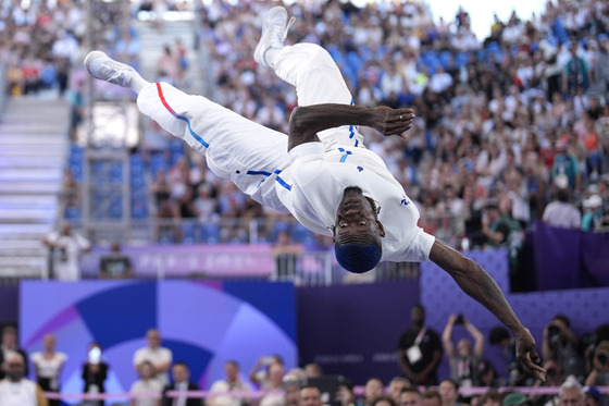 France's Danis Civil, known as B-Boy Dany Dann competes during the B-Boys quarterfinal battle for the breaking competition at La Concorde Urban Park at the Paris Olympics, Saturday in Paris. [AP/YONHAP]