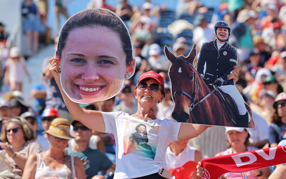 A fan of modern pentathlete Blanka Guzi of Hungary in the crowd during the women's competition in Paris on Saturday. [REUTERS/YONHAP]