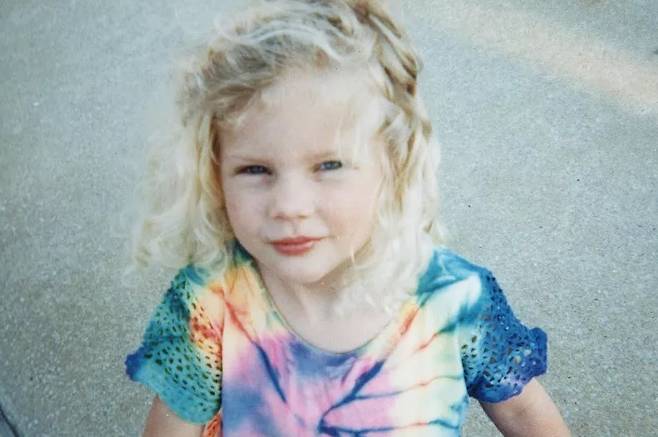 미국 팝스타 테일러 스위프트의 유년시절 모습. [테일러 스위프트 인스타그램 캡처]