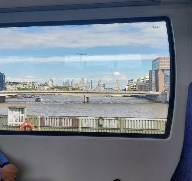 ▲그림 13 캐논 스트리트로 향하는 열차에서 본 템즈 강. ⓒ전현우