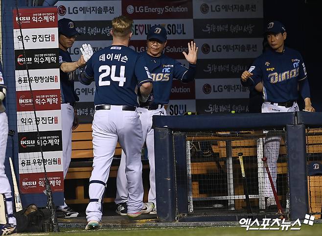 NC 내야수 데이비슨은 11일 잠실구장에서 열린 '2024 신한 SOL Bank KBO 리그' LG와 주말 3연전 마지막 경기에서 3번타자 1루수로 선발 출전했다. 7회초 솔로 홈런을 쳐 승부의 균형을 맞췄다. 잠실, 고아라 기자