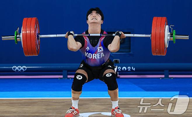 대한민국 역도 국가대표팀 박주효 선수가 9일 오전(한국시간) 프랑스 파리 사우스 파리 아레나 6에서 진행된 2024 파리올림픽 역도 남자 73kg급 경기에서 용상 2차시기 187kg에 도전하고 있다. 2024.8.9/뉴스1 ⓒ News1 박정호 기자