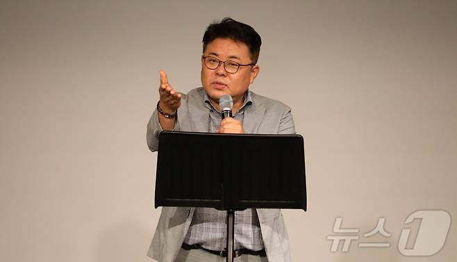 김동구 청장이 12일 서울 마포구 문화비축기지에서 열린 '한강수계법' 제정 25주년 기념식에서 기념사를 하고 있다.(한강청 제공)