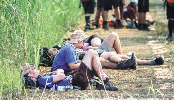 지난해 8월 2일 전북 부안군 새만금 일대에서 열린 '제25회 세계스카우트 잼버리' 야영장에서 대회 첫날 폭염으로 인한 온열 질환자가 400여명 발생하는 등 스카우트 대원들이 폭염에 시달리고 있다. 최기웅 기자