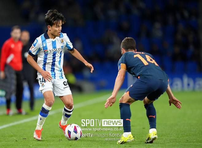 ▲&nbsp;스페인 매체 '풋볼 에스파냐'는 11일(한국시간) "쿠보는 올여름 레알 소시에다드를 떠나지 않을 것이다"라며 "리버풀이 영입을 제안한 것 같지 않다. 대신 쿠보를 영입하기 위해 사우디아라비아의 한 구단이 제안을 건넸다"라고 보도했다.&nbsp;이어 "쿠보는 4년간 총 1억 6,000만 유로(약 2,386억 원)의 영입 제안을 거절했다고 밝혔다. 그는 유럽에 남아 있기를 원한다"라고 덧붙였다.