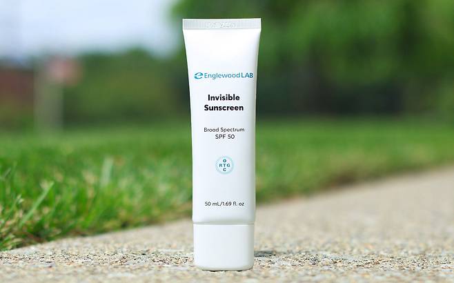 잉글우드랩이 출시한 선크림. /코스메카코리아 제공