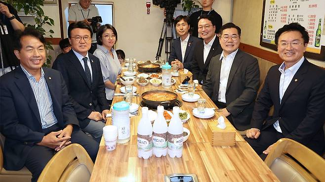 야6당 원내대표 만찬 회동