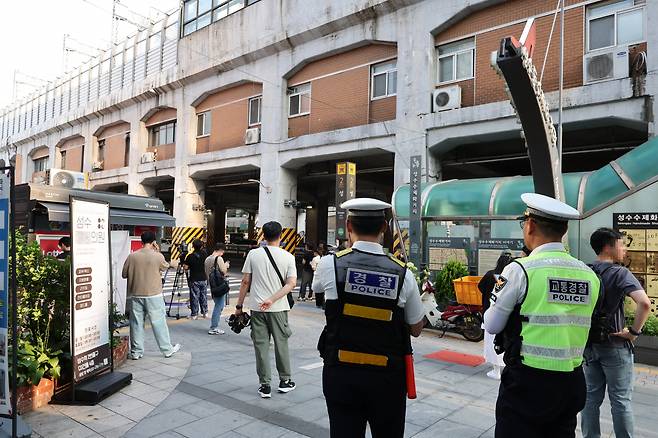 This Aug.4 photo shows the outside of Seongsu Station, one of the four Seoul subway stations for which the naming rights were recently sold. (Yonhap)