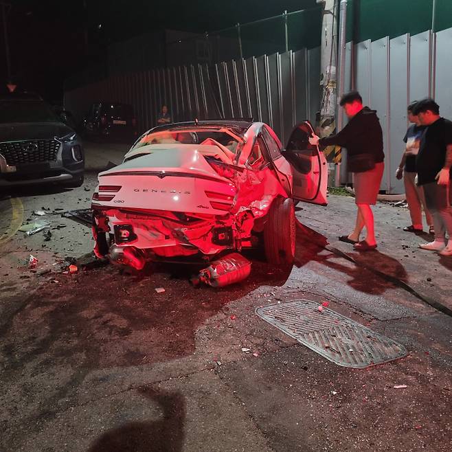 지난 2022년 10월 의왕에서 발생한 G80 급발진 의심 사고 차량 모습. 사진=제보자 제공&nbsp;