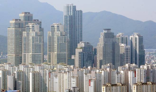 정부가 관계부처·지자체와 부동산시장 합동점검에 들어간다. 사진은 서울 강남 일대 아파트 밀집 지역. /사진=뉴시스