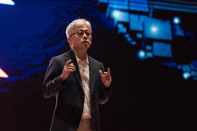 [서울=뉴시스]9일 삼성동 코엑스에서 열린 '삼성 파운드리 포럼 2024(Samsung Foundry Forum 2024)'에서 삼성전자 파운드리 사업부장 최시영 사장이 기조연설을 하고 있다. (사진 = 삼성전자) 2024.07.12. photo@newsis.com  *재판매 및 DB 금지