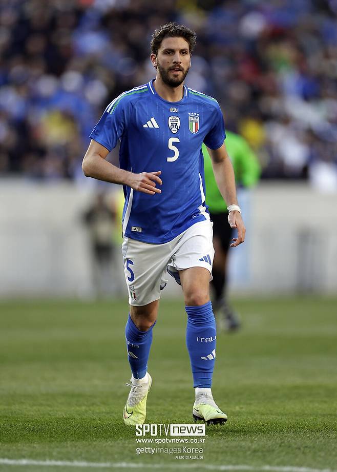 ▲ 토트넘 홋스퍼 영입 대상으로 떠오른 마누엘 로카텔리. 토트넘은 로카텔리 이적료로 2400만 유로에 부대 조항을 책정했다.