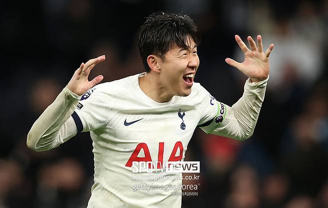 ▲ 축구통계매체 ‘스쿼카’는 13일(한국시간) 잉글랜드 프리미어리그에서 활약하는 30세 이상의 선수들을 대상으로 2023-24시즌 최고 속력을 기록한 10명의 순위를 공개했다. 해당 순위에서 1위를 당당히 차지한 선수는 손흥민이었다. 손흥민은 지난 시즌 무려 36.08km/h의 최고 속력을 달성했다.