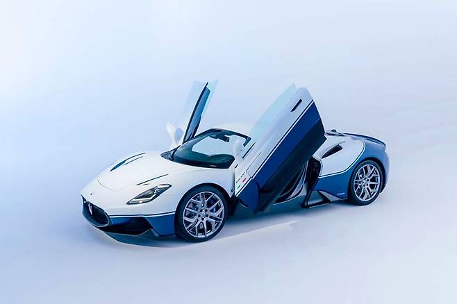 마세라티 MC20 이코나