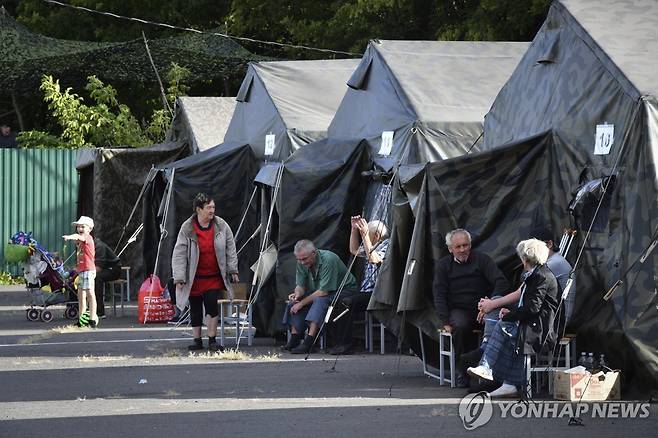 임시거처로 대피한 쿠르스크 주민들 [AP 연합뉴스 자료사진. 재판매 및 DB 금지]