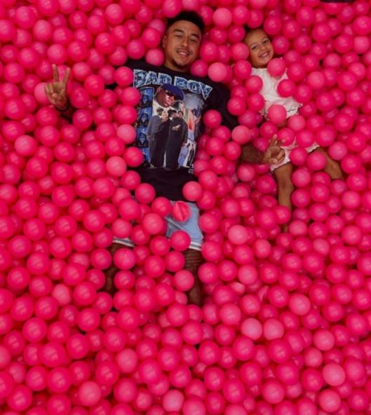 딸과 함께 한국에서 즐거운 휴가를 보내고 있는 제시 린가드/사진=린가드 인스타그