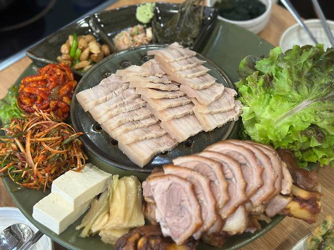 1991년 개업한 청주왕족발보쌈은 지난해 우수 백년가게 표창을 받으며 청주의 전통맛집으로 자리잡았다. /사진=다이어리알