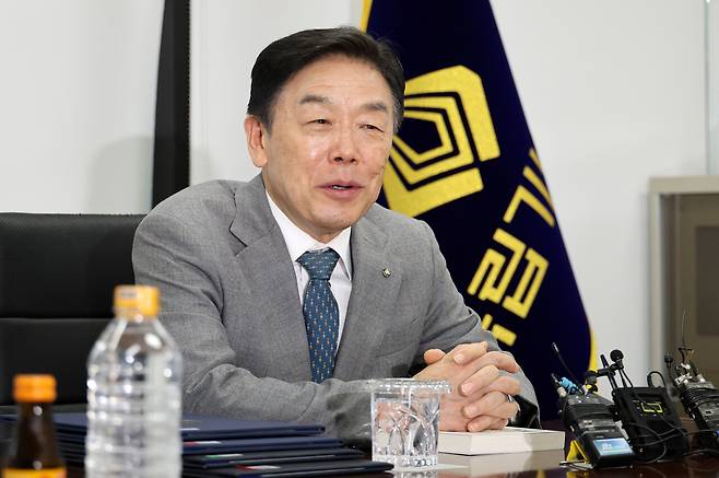 김형석 독립기념관장이 8월14일 오후 충남 천안 독립기념관 겨레누리관에서 기자들의 질문에 답하고 있다. ⓒ연합뉴스
