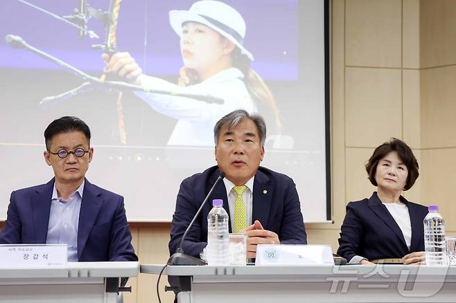 문원재 한국체육대학교 총장이 14일 오전 서울 송파구 한체대에서 열린 '파리올림픽 메달리스트 기자간담회'에서 취재진의 질문에 답하고 있다. 2024.8.14/뉴스1 ⓒ News1 민경석 기자