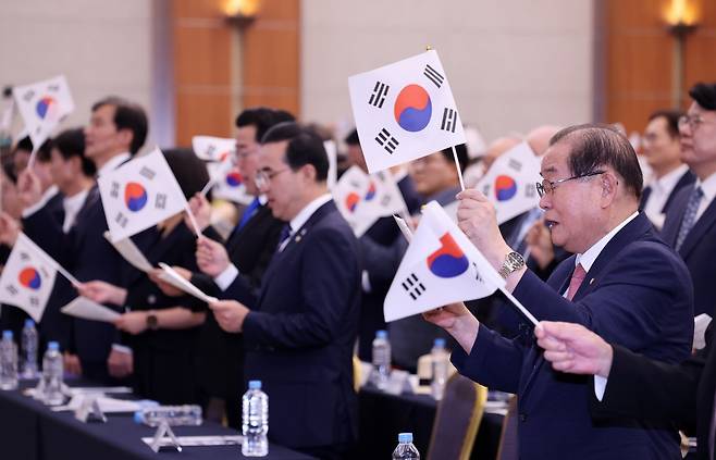 광복회 주최 광복절 행사  제79주년 광복절인 15일 오전 서울 용산구 백범김구기념관에서 광복회가 주최한 8.15 광복절 기념식이 열렸다. 이종찬 광복회장이 박찬대 더불어민주당 원내대표조국 조국혁신당 대표등이 참석했다. 김형석 신임 독립기념관장의 역사관을 둘러싼 갈등이 봉합되지 않으면서 광복회를 비롯한 독립운동단체연합은 이날 자체 광복절 기념식을 열었다. 광복회의 광복절 기념식 불참은 1965년 창립 이후 처음이다. 2024.08.15. 장승윤 기자 tomato99@donga.com