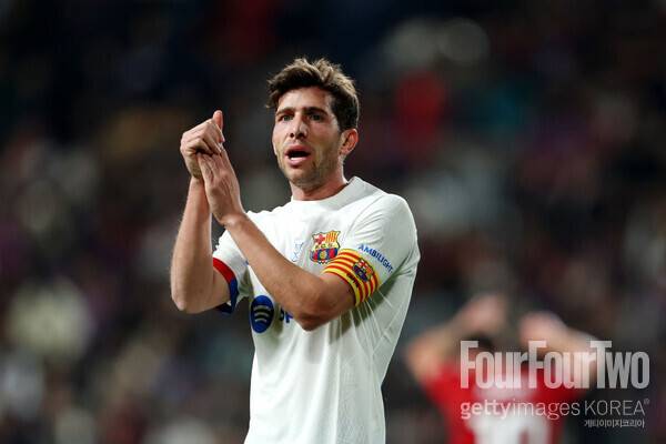 사진=게티이미지. 스페인 매체 '문도 데포르티보'는 "토트넘 훗스퍼는 바르셀로나를 떠난 이후, 자유계약(FA)이 된 로베르토를 영입하기 위해 대화를 시작했다. 아직 큰 진전은 없다. 웨스트햄 유나이티드 역시 그를 영입하기 위해 움직임을 가져가는 중이다"라고 전했다.