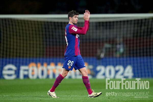 사진=게티이미지. 스페인 매체 '문도 데포르티보'는 "토트넘 훗스퍼는 바르셀로나를 떠난 이후, 자유계약(FA)이 된 로베르토를 영입하기 위해 대화를 시작했다. 아직 큰 진전은 없다. 웨스트햄 유나이티드 역시 그를 영입하기 위해 움직임을 가져가는 중이다"라고 전했다.