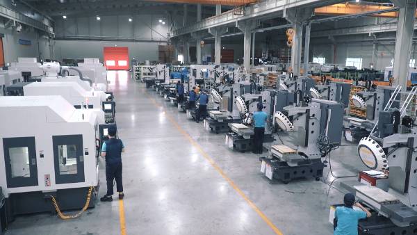 전기차 배터리 케이스 등 부품 양산에 필요한 공작기계 콤팩트 머시닝센터의 조립 라인 모습. 대성하이텍 제공