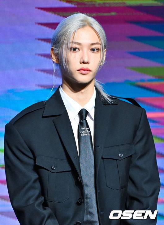 [OSEN=박준형 기자] 19일 오전 서울 여의도 콘래드 서울에서 스트레이키즈(Stray Kids) 새 미니앨범 ‘ATE(에이트)’ 발매 기념 기자간담회가 진행됐다.스트레이 키즈는 이날 새 미니 앨범 'ATE'(에이트)와 타이틀곡 'Chk Chk Boom'(칙칙붐)을 발매하고 컴백한다. 이번 타이틀 곡 'Chk Chk Boom'은 라틴 스타일의 힙합 리듬과 파워풀한 퍼포먼스가 돋보이는 곡으로, 자유롭고 자신감 넘치는 스트레이 키즈의 매력을 담았다. 스트레이키즈 필릭스가 미소 짓고 있다.. 2024.07.19 / soul1014@osen.co.kr