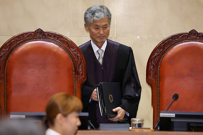 조희대 대법원장이 지난달 18일 오후 서울 서초구 대법원에서 열린 전원합의체 선고에 참석하고 있다. 연합뉴스