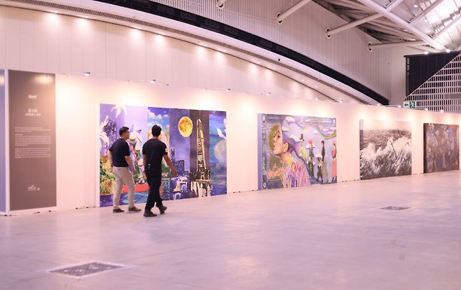 2024 인천유니버설아트페어(Incheon Universal Art Fair, IUAF) 내 MBN 화100 슈퍼캔버스 미션 작품 전시.