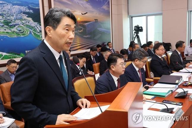 이주호 사회부총리 겸 교육부 장관이 오늘(16일) 오전 서울 여의도 국회에서 열린 교육위원회와 보건복지위원회의 '의과대학 교육 점검 연석 청문회'에서 업무보고를 하고 있다. / 사진=연합뉴스