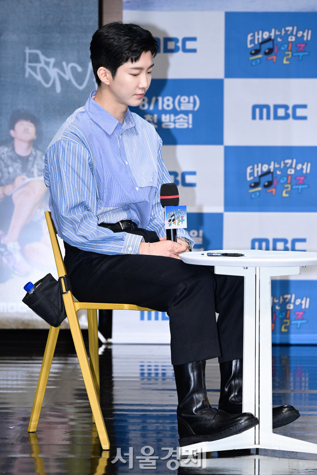 그룹 위너(WINNER) 이승훈이 16일 오후 서울 마포구 MBC 골든마우스홀에서 진행된 MBC 새 예능 ‘태어난 김에 음악일주’ 제작발표회 진행을 맡았다. 김규빈 기자 2024.08.16